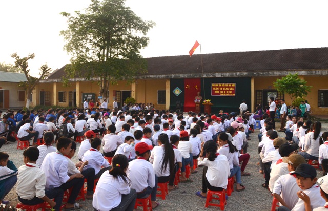 Công đoàn Kiểm toán Nhà nước tặng 22 bộ máy vi tính cho hai trường học tại huyện Đô Lương
